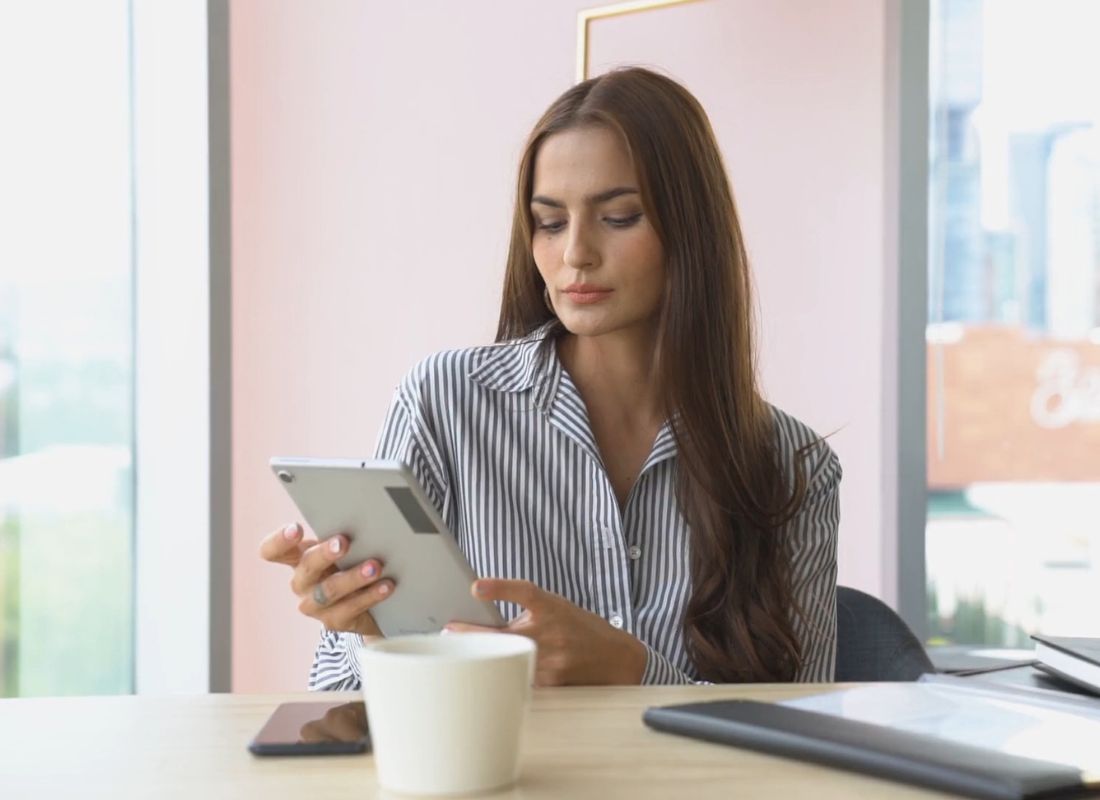 Odevne kombinacije za posao – Kako da izgledaš profesionalno i elegantno?